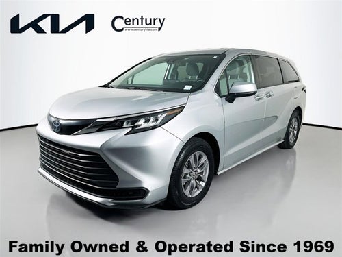 2023 Toyota Sienna LE