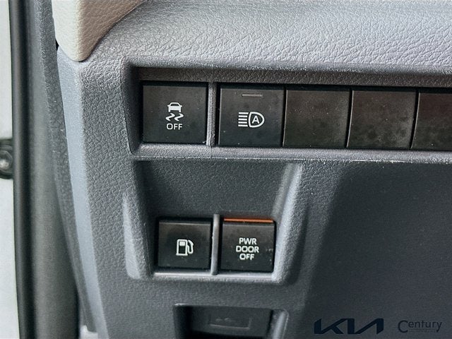 2023 Toyota Sienna LE