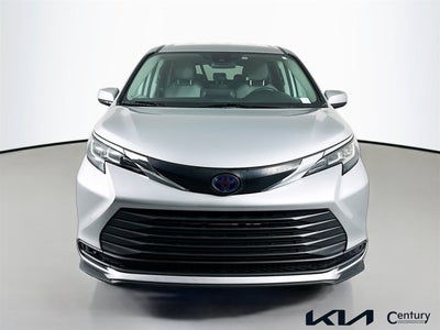 2023 Toyota Sienna LE