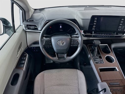 2023 Toyota Sienna LE
