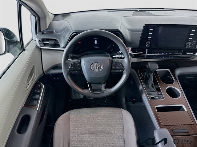 2023 Toyota Sienna LE