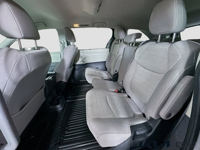 2023 Toyota Sienna LE