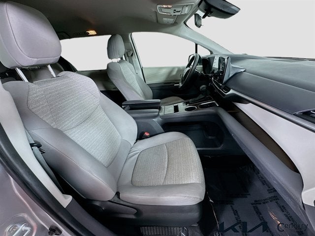 2023 Toyota Sienna LE