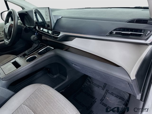 2023 Toyota Sienna LE