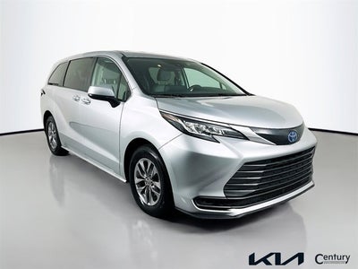 2023 Toyota Sienna LE