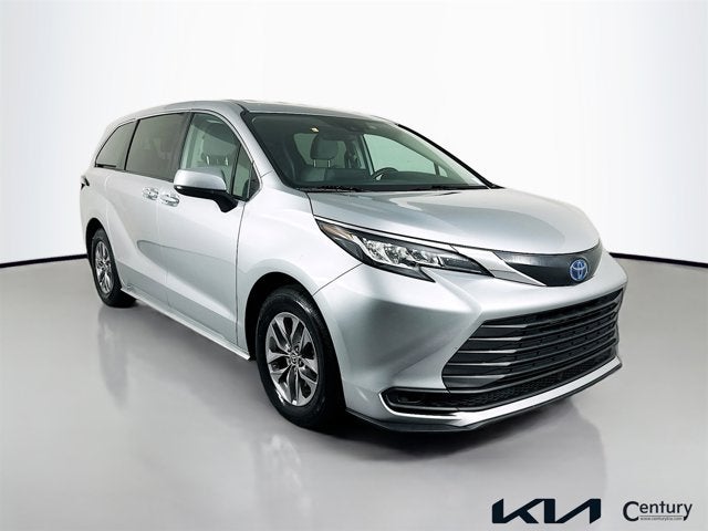 2023 Toyota Sienna LE