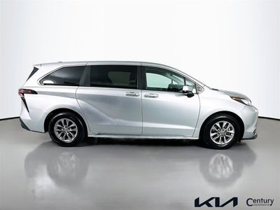 2023 Toyota Sienna LE