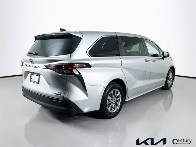 2023 Toyota Sienna LE