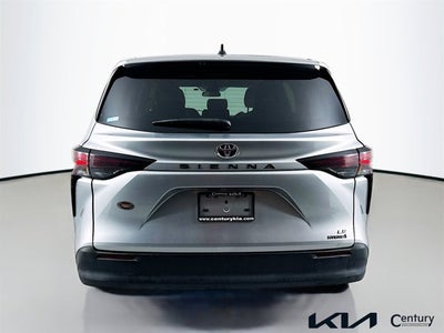 2023 Toyota Sienna LE