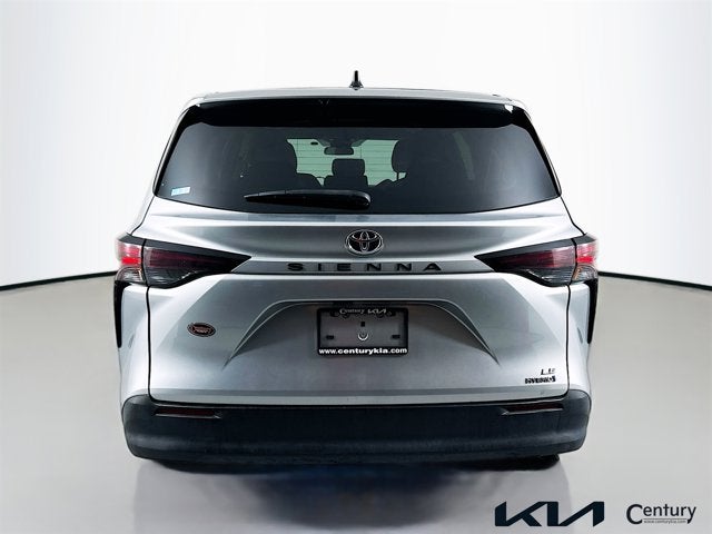 2023 Toyota Sienna LE