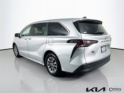 2023 Toyota Sienna LE