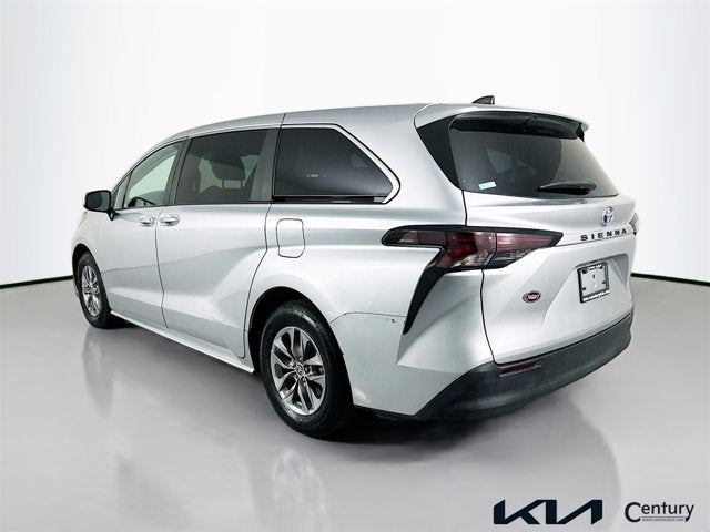 2023 Toyota Sienna LE