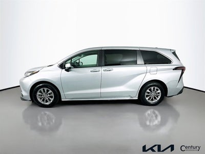 2023 Toyota Sienna LE