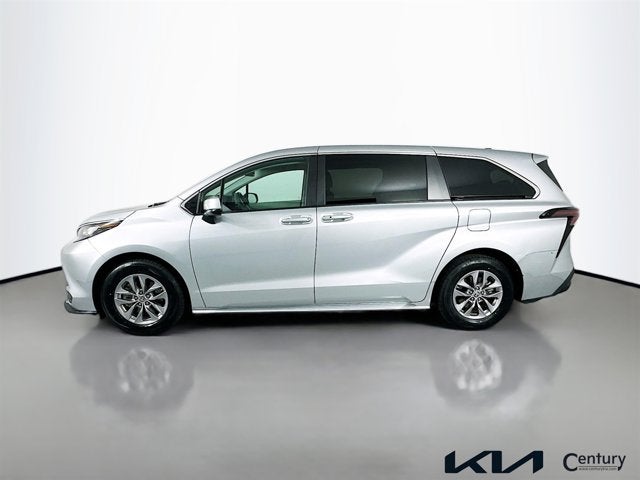 2023 Toyota Sienna LE