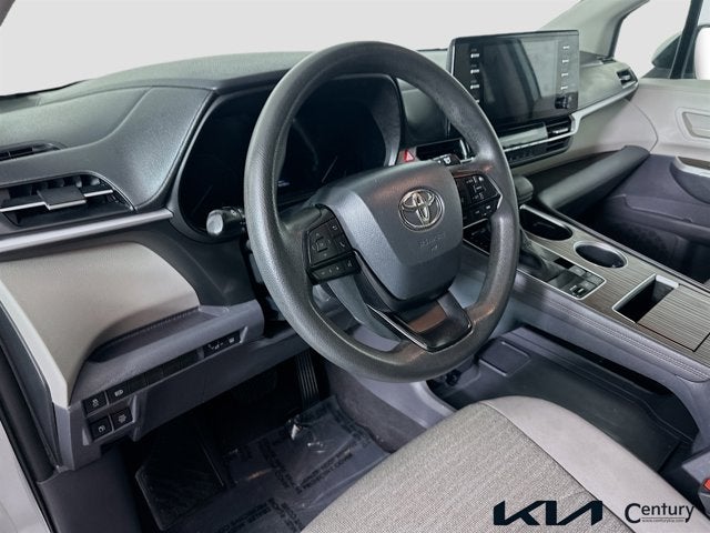 2023 Toyota Sienna LE