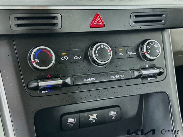 2024 Kia Carnival LX