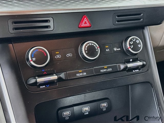 2022 Kia Carnival LX