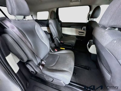 2022 Kia Carnival LX